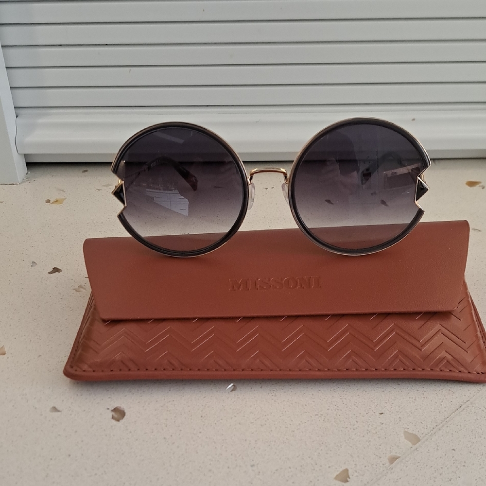 NWT Missoni Gold and Black Round Sunglasses